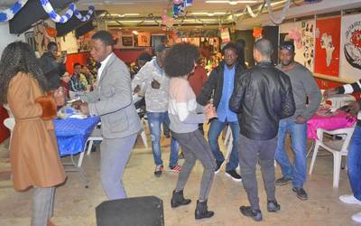 Bi hitzaldi, asteari segida emateko