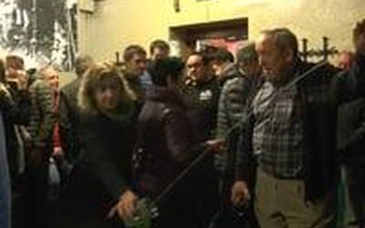Otatza sagardotegiko txotx irekieran 160 lagun bildu dira