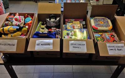 Gazte Asanbladakoek bidali dituzte Greziara Elgoibarren jasotako jostailuak