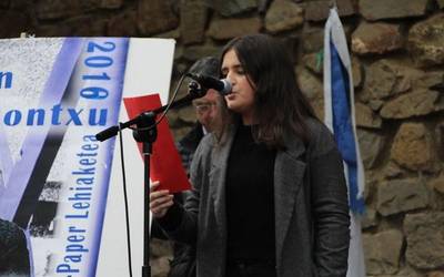 Julene Iturbek irabazi du San Antontxu bertsopaper lehiaketa