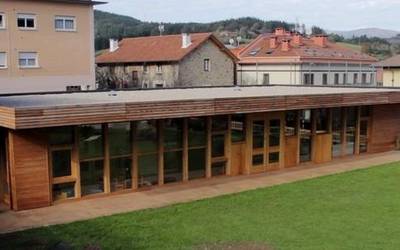 Txintxirri ikastolak lastozko moduluekin egindako haurreskola du 2015az geroztik