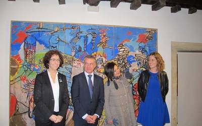 Chillidaren 'Oihartzunak' erakusketarekin berrinauguratu da Arte eta Historia Museoa