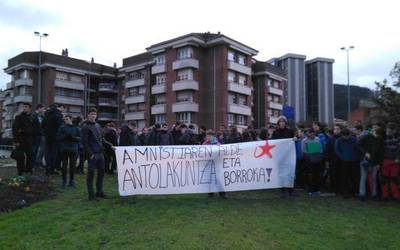 "Militantzia politikoaren aurkako jazarpena" gaitzetsi dute dozenaka ikaslek