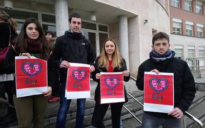 NUPen erizaintza euskaraz irakasteko eskatu dute