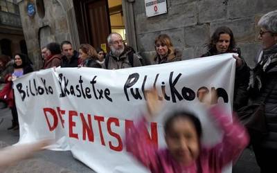 Bilboko Udal Eskola Kontseiluari planto egin diote