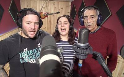 Hirukaren doinuak entzungai