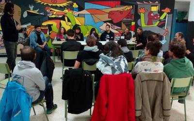 Karmelak atxikimendu bilketari ekin dio