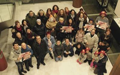 Udaberriari hasiera eman aurretik, koloretako jantziekin negua agurtzeko festa