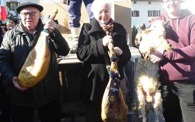 Bi magra eta bildotsa zozketatu zituzten Sunbillako inauterietan