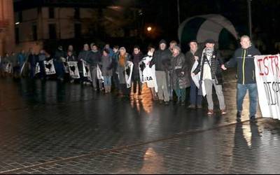 "Dispertsioaren arriskuak itzelak dira, fisikoki, psikologikoki eta ekonomikoki"