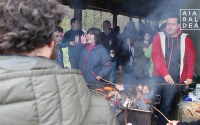 Basoaren omenezko "sakrifizioa" egin dute Kanporamartxo ospatzeko