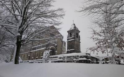 Elurrak irudi zoragarriak utzi ditu Durangaldean