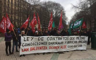Kontratu Publikoen Legean klausula sozialak nahi dituzte sindikatuek