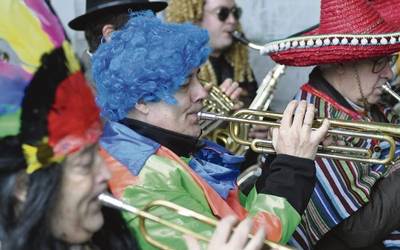 Mozorroek, irudimenak eta festa-giroak Aiaraldeko kaleak hartuko dituzte