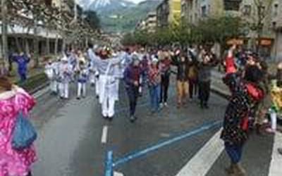 Txupinazoaren ondoren, txarangen erritmoa jarraituz zezen plazara!!