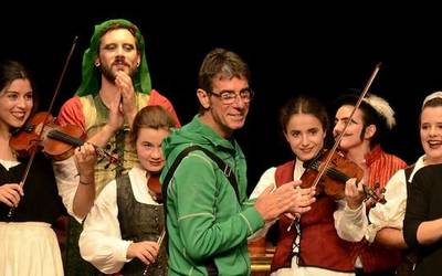 Milaka gazte antzerkiagaz ilusionatu zituen ‘titiriteroa’