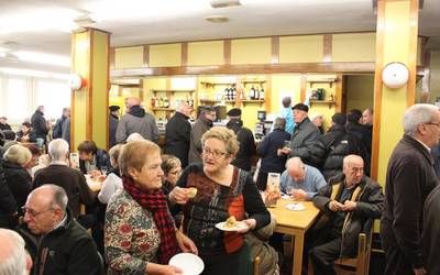 Biyak Bat, taberna inauguratuta