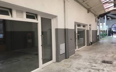 Udalak Berdura Plazako bi merkataritza lokal eraberritu ditu esleitzeko