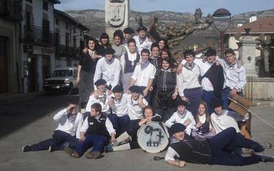 Lakuntzako kintoak festarako prest