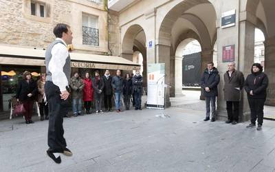 Olagibelen omenezko xafla jarri dute Plaza Berrian