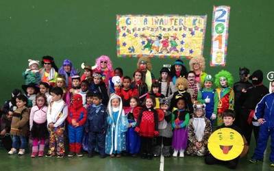 Oikian ere ospatu dituzte Inauteriak