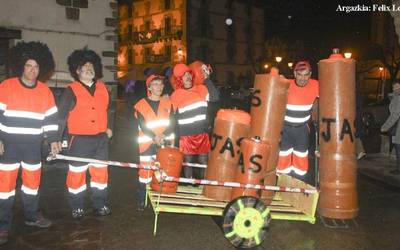 Zahagi eta mozorroak prest, Inauterietarako