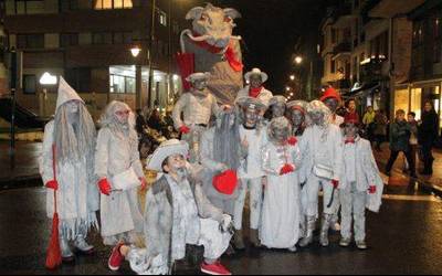 Argazkiak  |  Mozollokerren  okerkeriekin  batera  hasi  dira  Galdakaoko  Inauteriak