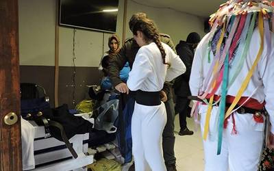 Atzo gogotsu atera ziren jotzera Unanun