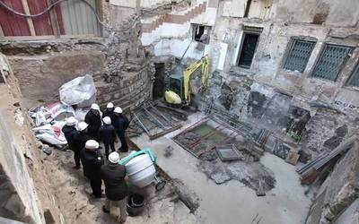 Gazteluko plazako ondare arkeologikoa mantentzeko asmoa azaldu dute Iruñeko Udalak eta obra sustatzaileak