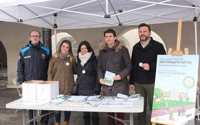 Txakurren jabeak kontzientziatzeko kanpaina berria
