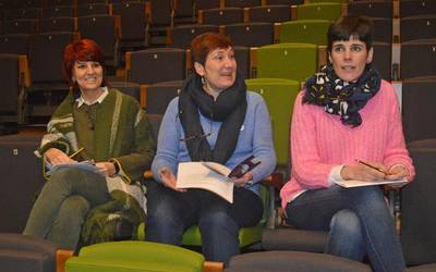 Literatura txertatuta, «egitarau aberatsa eta interesgarria» maiatzera bitarte