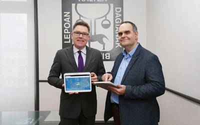 Landak eta Iturbek Europako hizkuntza eta kultur aniztasunaren aldeko ekimena sinatu dute