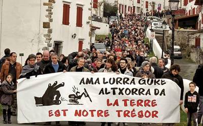 Frantziako Gobernuak ez dio Lapurdin urre-meatzerik egiteko baimenik eman Sudmine sozietateari