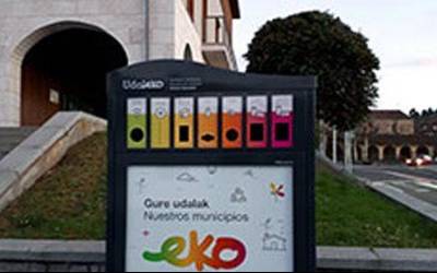 Etxeko  hondakin  solido  txikiak  botatzeko  bi  minigune  garbi  jarri  dituzte  Zaratamon