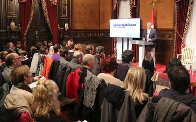 Berdinbidean programa hedatzeko lanean