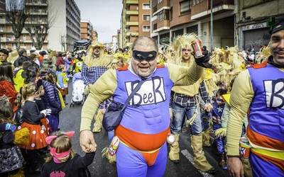 Dozena bat auzotan mozorroak nagusi