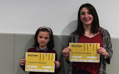 Lauaxeta ikastolako ikasle bi saritu dituzte, bullying-aren kontrako ipuin banagatik