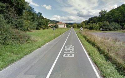 Gazte  bat  hil  da  auto-istripuz  BI-3524  errepidean,  Zeberion