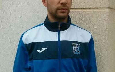 Ander Fernandez, futbolari aramaioarra: "Beasainen, helburua da 'play off'-ean sartzea"