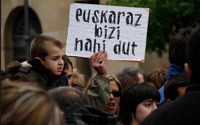 Euskararen Legea aldatzeko batzordea sortu du Nafarroako Parlamentuak