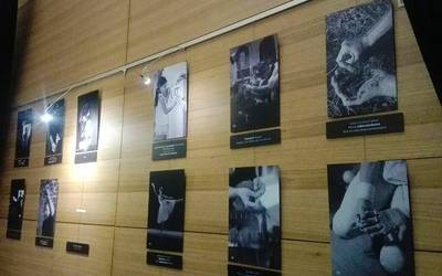 Oskia Karrera: "Argazkiekin erakutsi nahi dut eskuek eta keinuek zer nolako adierazkortasuna duten"