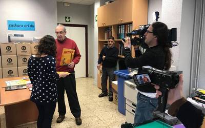 'Hesola' komikiari buruz, 'Atera kontuak' saioan