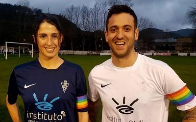 LGTBIfobiaren kontrako ekimena Bergarako futbol taldean
