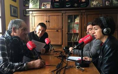 Txillarretik zuzenean eskaini dute 'Faktoria' irratsaioa Otegirekin eta Egigurenekin