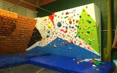 Pareta eta presa berriak ditu Orozkoko kiroldegiko boulderrak