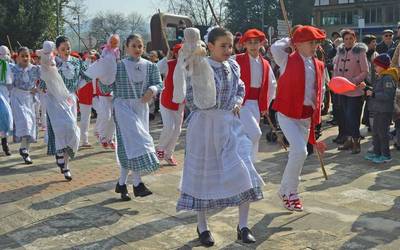 Giro eta eguraldi ederra, iñude eta artzaien bidelagun