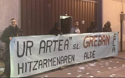 Otsailaren 12tik greba mugagabean daude UrArtea enpresako langileak