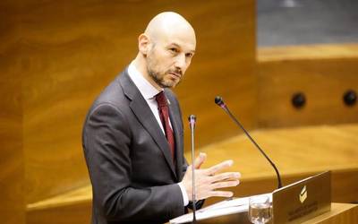 ETAk estortsionatutako enpresariak omentzeko eskaera egin du parlamentuak