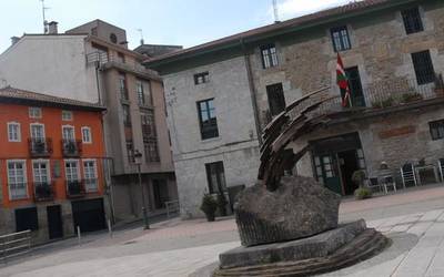 Mañariko Udalak 606.000 eurotan murriztu du zorra 2011tik hona