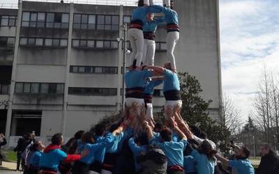 Gironako unibertsitarioek castell bat osatu dute Leioako campusean